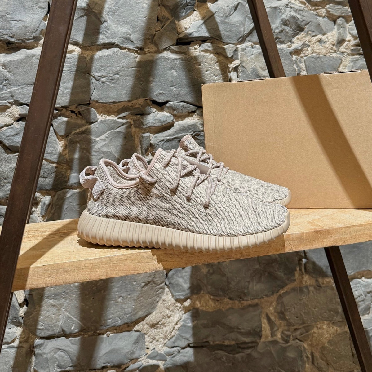 oxford tan yeezy outfit
