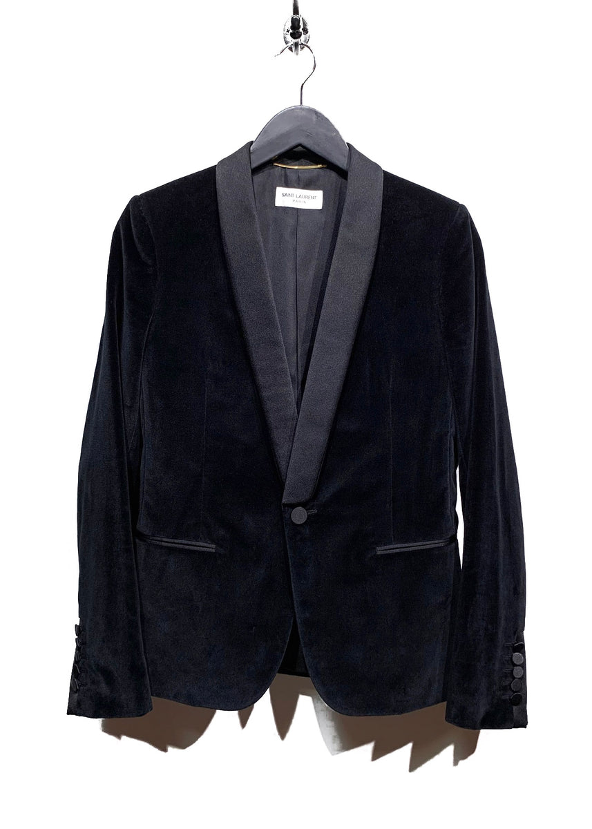 Black velvet blazer with satin outlet lapel