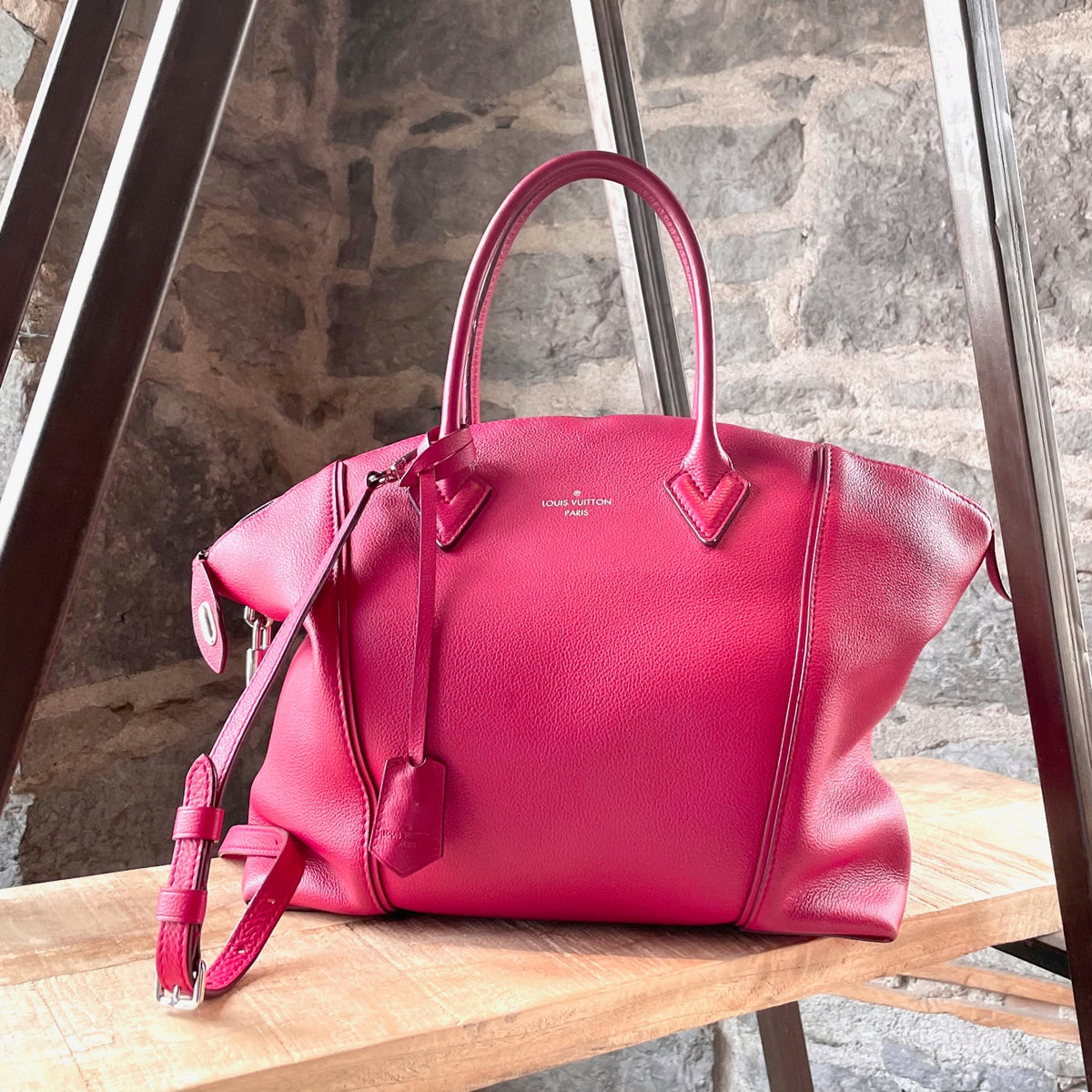Soft lockit leather handbag Louis Vuitton Grey in Leather - 31871213