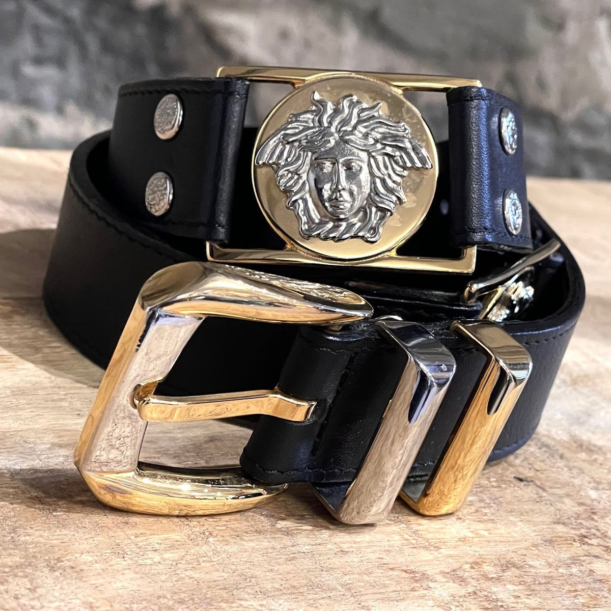 Gianni Versace Vintage Black Leather Medusa Station Belt – Boutique LUC.S