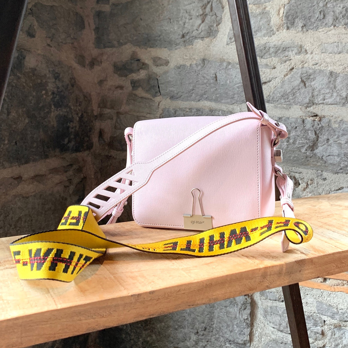 Off-White - Authenticated Binder Handbag - Silk Pink For Woman, Very Good condition