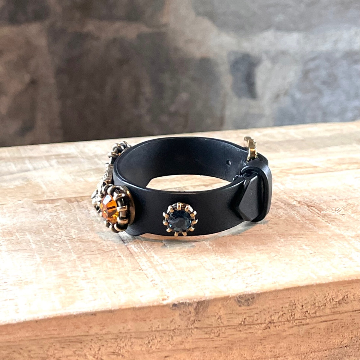 Bracelet clout en cuir noir Gucci et t te tigre Boutique LUC.S