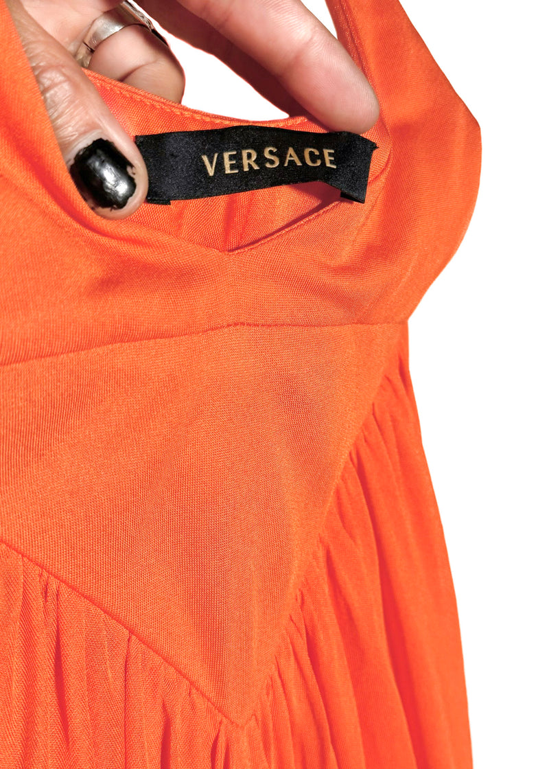 Robe de soirée orange à licou du défilé Versace 2007