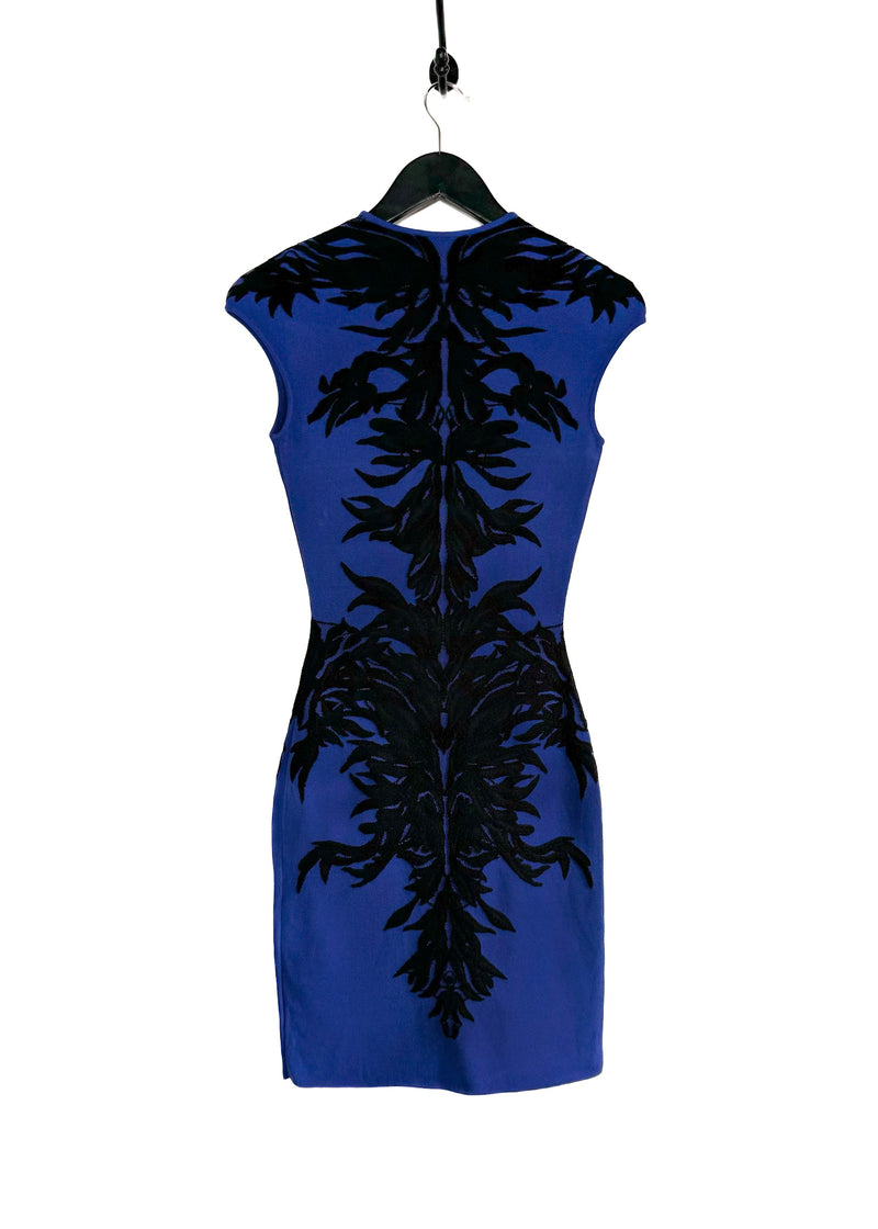 Mini-robe moulante Intersia à feuilles noires bleues Alexander McQueen