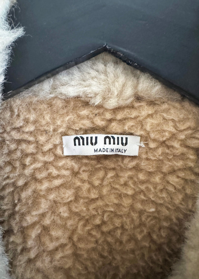 Manteau motard aviateur en peau de mouton retournée en denim bleu Miu Miu FW 2019