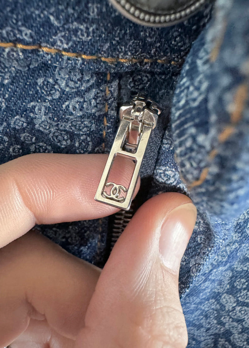 Jean en denim bleu à imprimé mini camélia Chanel 2021
