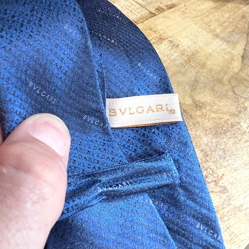Cravate à motif logo à rayures diagonales bleues Bvlgari