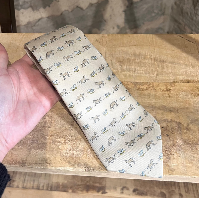 Cravate en soie à imprimé cheval beige Hermès