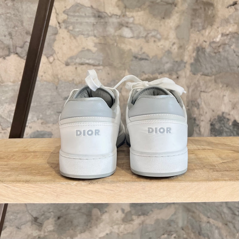 Baskets basses en cuir oblique gris blanc Dior B27