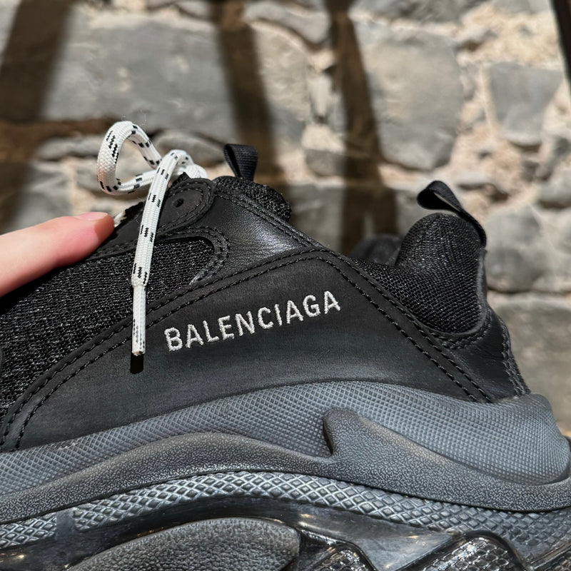 Baskets Balenciaga noires Triple S à semelles transparentes
