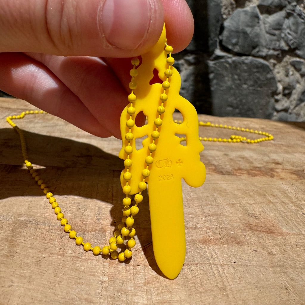 Collier pendentif poignard en caoutchouc et silicone jaune Chrome Hearts