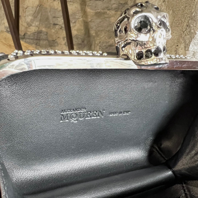 Sac pochette cloutée noire Alexander McQueen Punk Skull