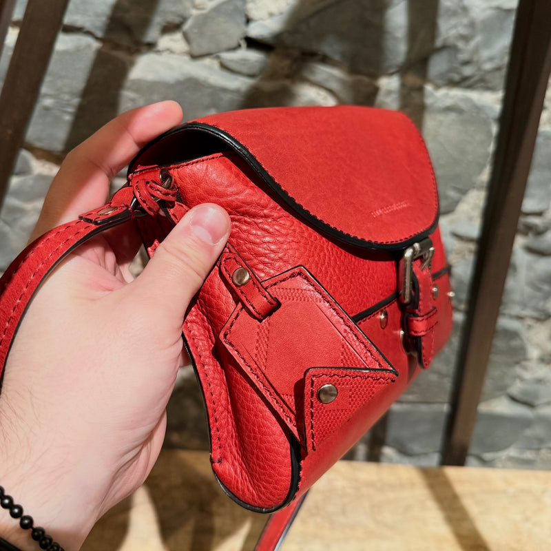 Sac bandoulière Burberry Henham en cuir rouge