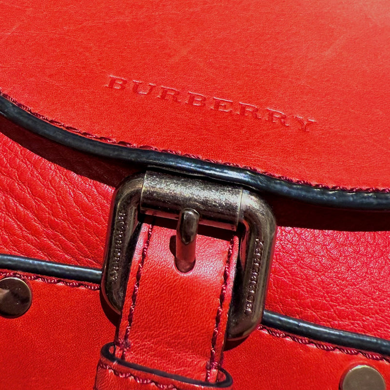 Sac bandoulière Burberry Henham en cuir rouge