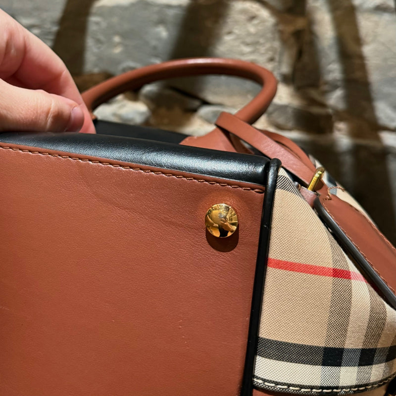 Petit sac bowling en cuir noir à carreaux Burberry