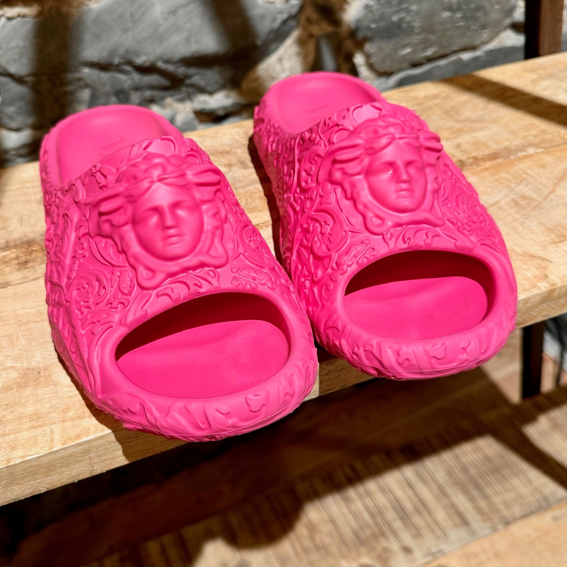 Versace Pink Barocco Medusa Dimension Pool Slides – Boutique LUC.S