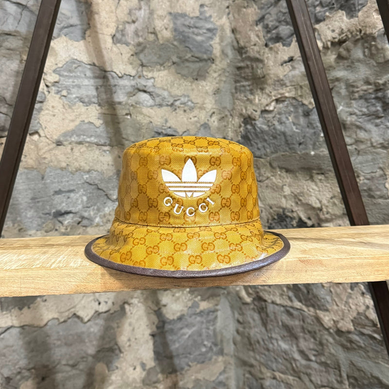 Chapeau sceau Gucci X Adidas GG Crystal avec logo marron