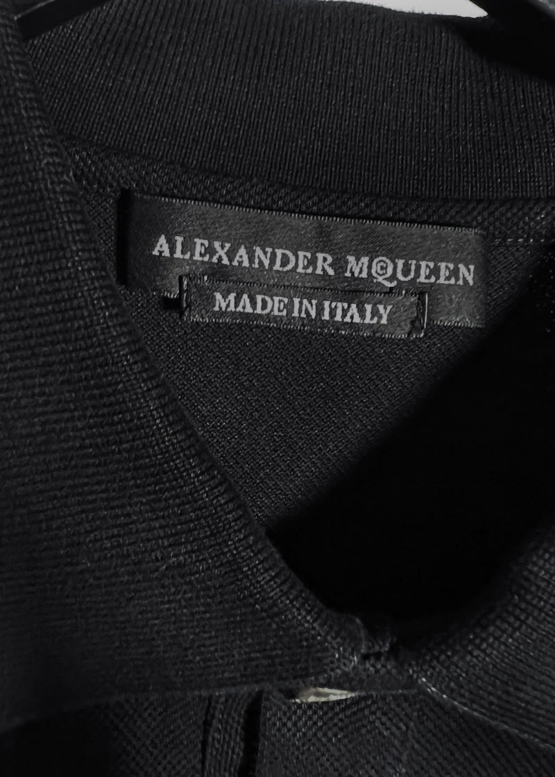 Polo noir en piqué brodé tête de mort﻿ Alexander McQueen