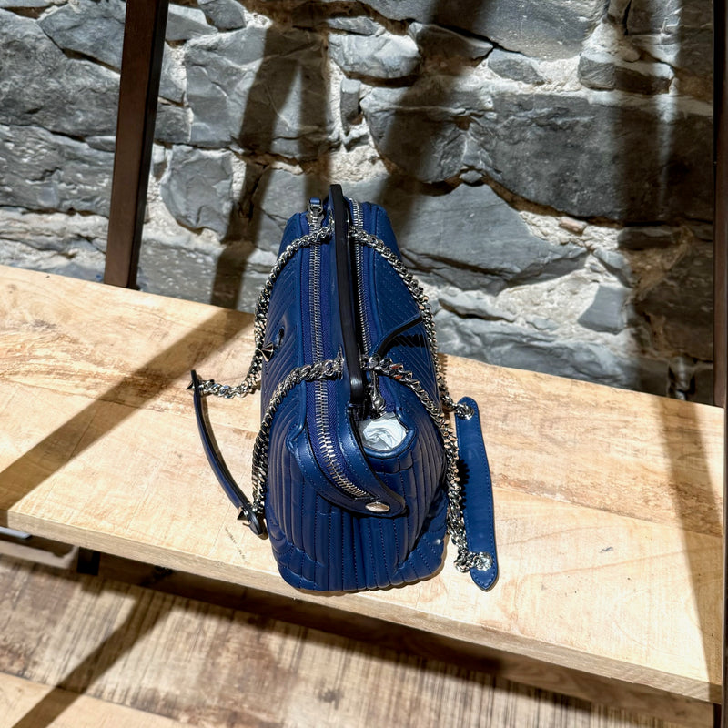 Petit sac à chaîne DotCom en cuir matelassé bleu marine Fendi avec breloque insecte