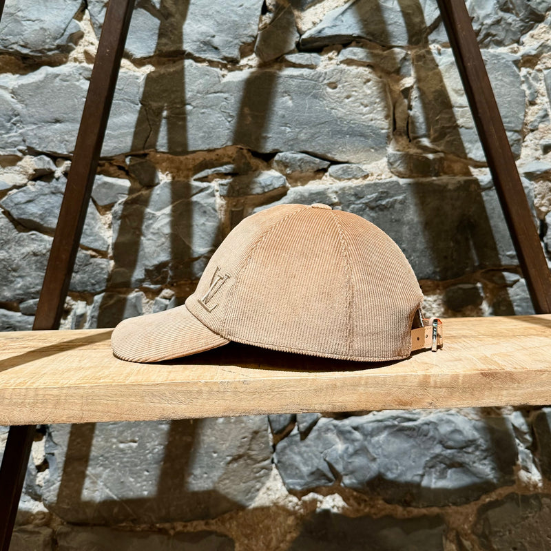 Casquette Louis Vuitton en velours côtelé beige avec Logo LV brodé