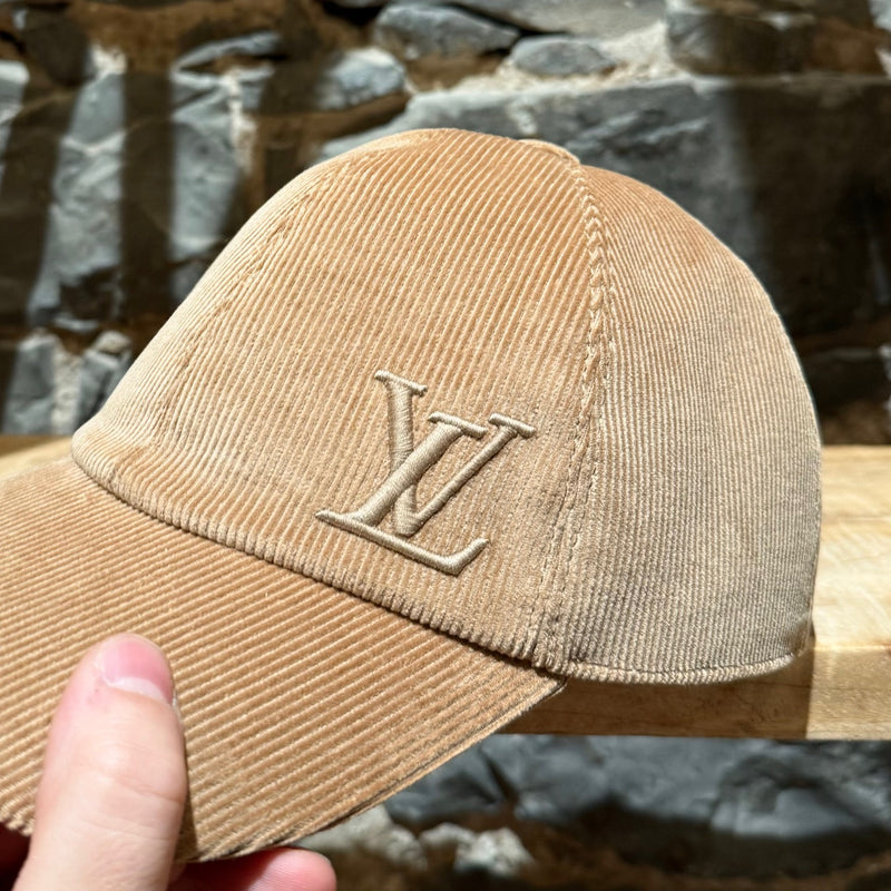 Casquette Louis Vuitton en velours côtelé beige avec Logo LV brodé