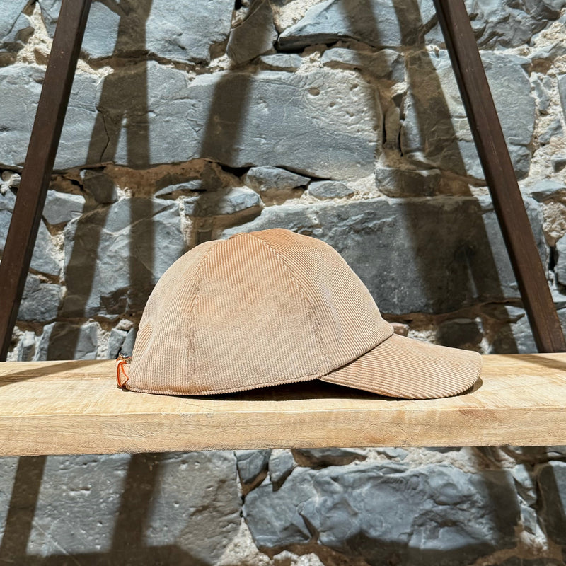 Casquette Louis Vuitton en velours côtelé beige avec Logo LV brodé