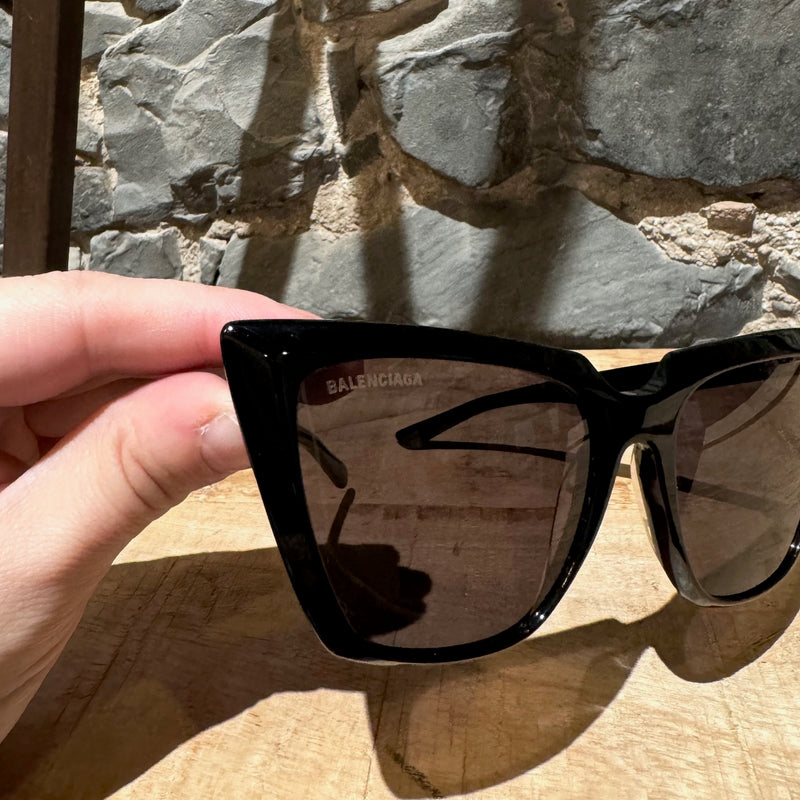 Lunettes de soleil œil de chat noires Balenciaga BB0046S