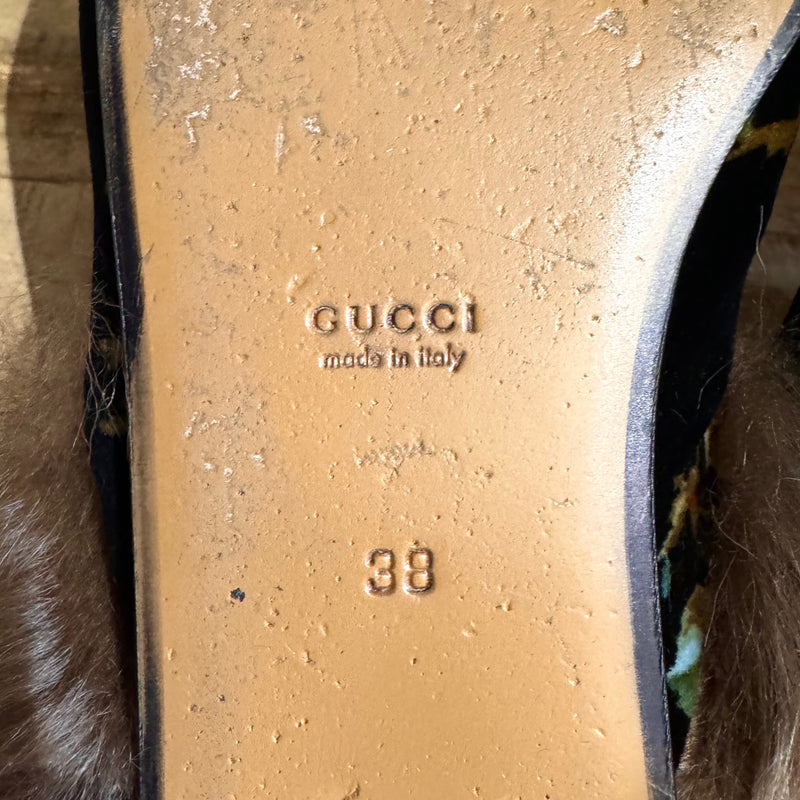 Pantoufles mules doublées de fourrure Princetown à imprimé floral en velours noir Gucci