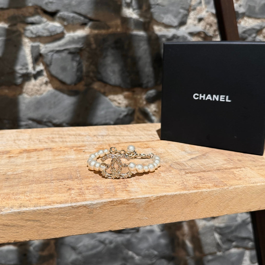 Chanel 2022 Faux Pearl Crystal CC Bracelet – Boutique LUC.S