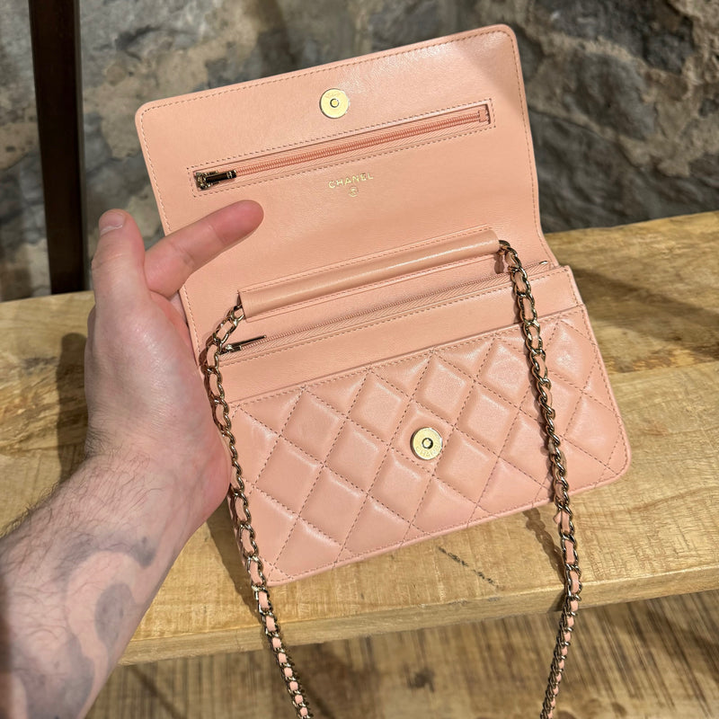 Sac-portefeuille classique CC matelassé en cuir d'agneau rose Chanel 2021