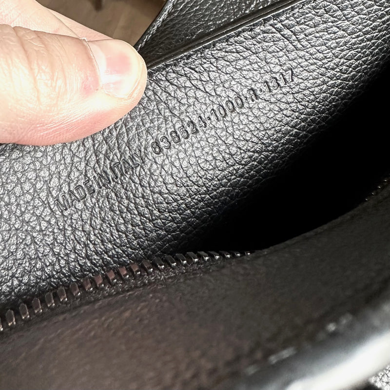 Mini sac à main Balenciaga Neo Classic en cuir noir. 