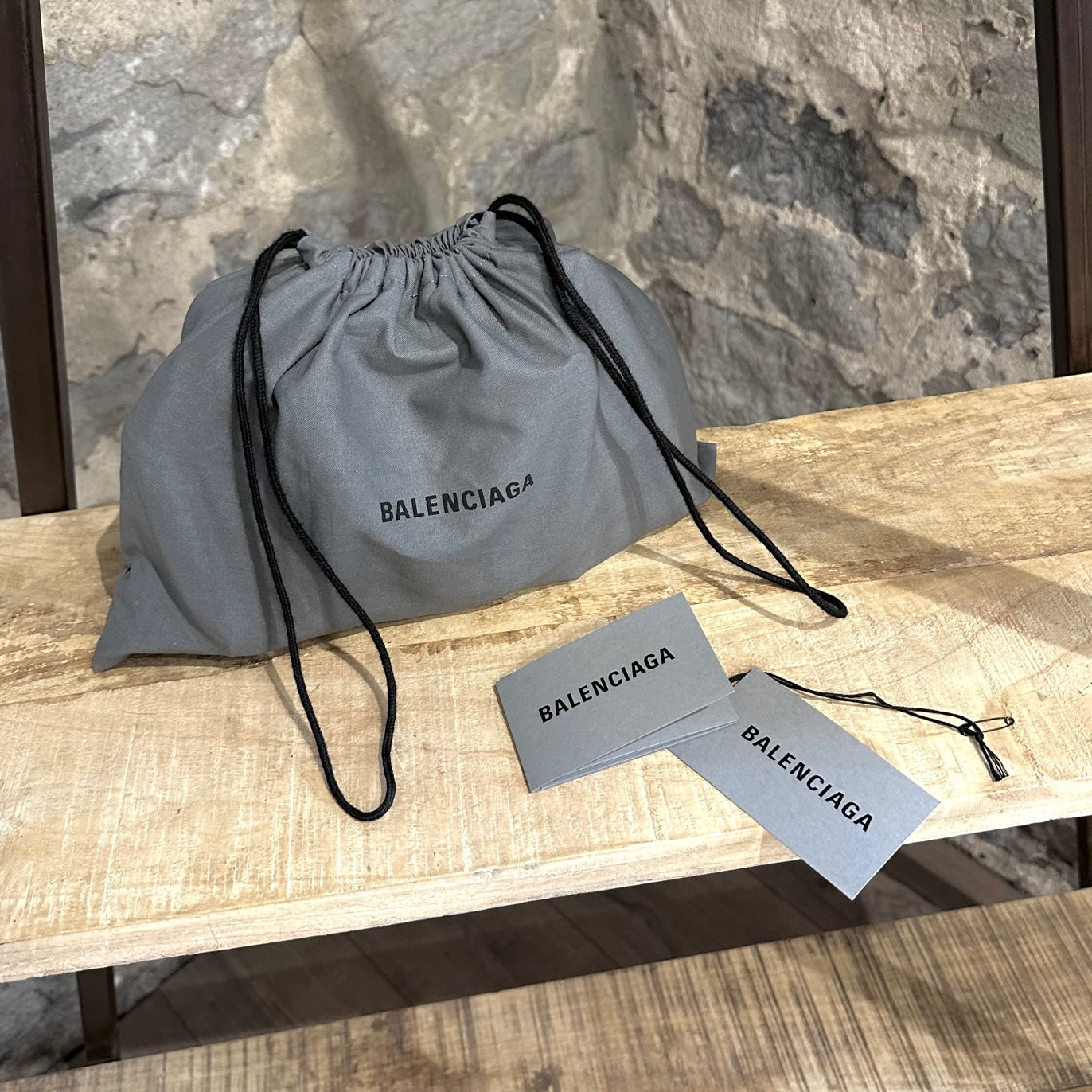 Dust bag balenciaga sale