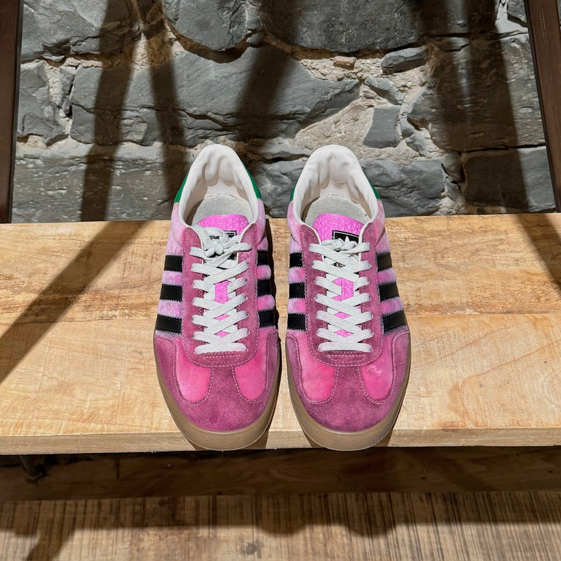 Baskets basses en velours rose Gucci X Adidas Gazelle