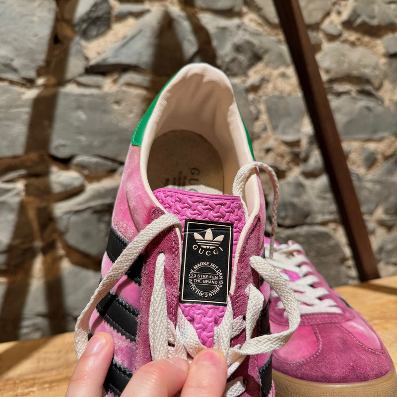 Baskets basses en velours rose Gucci X Adidas Gazelle