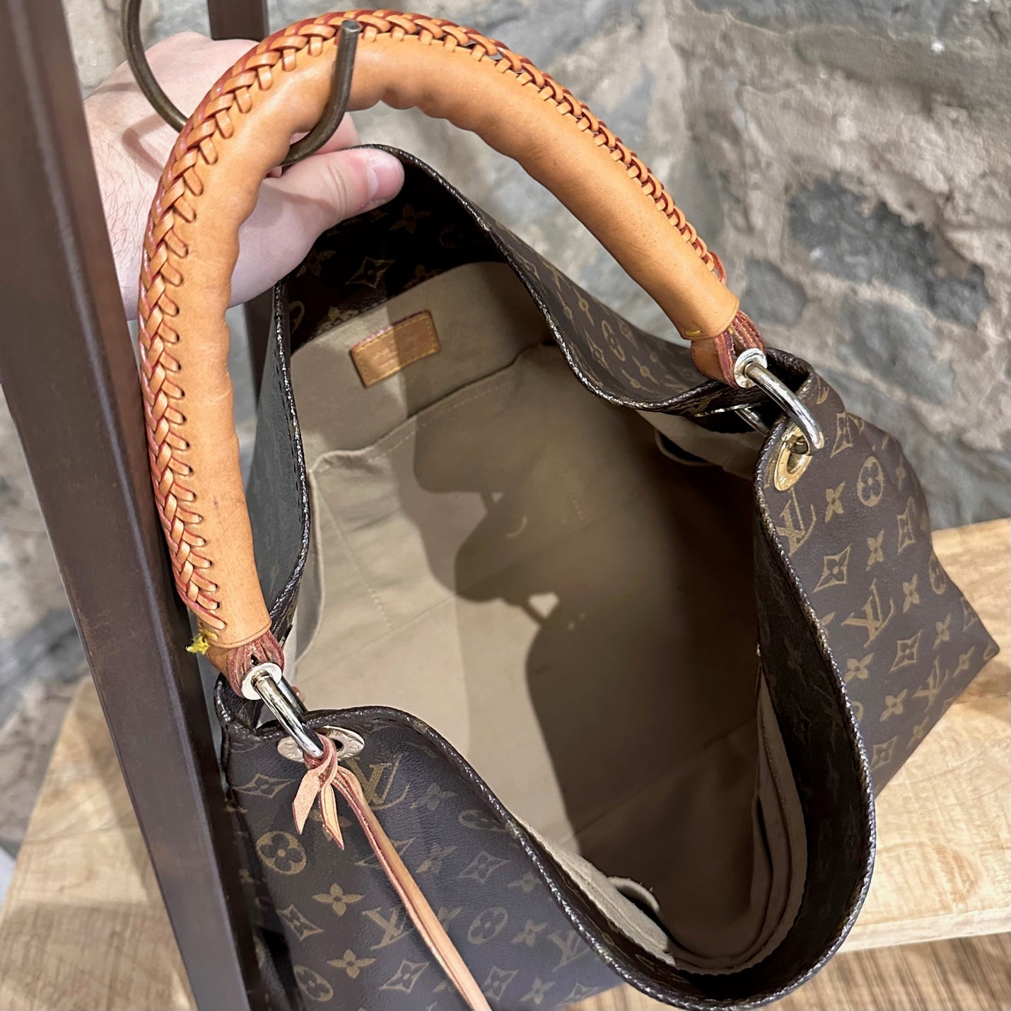 Artsy cloth handbag Louis Vuitton Brown in Cloth - 31556332