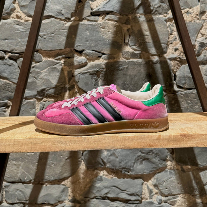 Baskets basses en velours rose Gucci X Adidas Gazelle