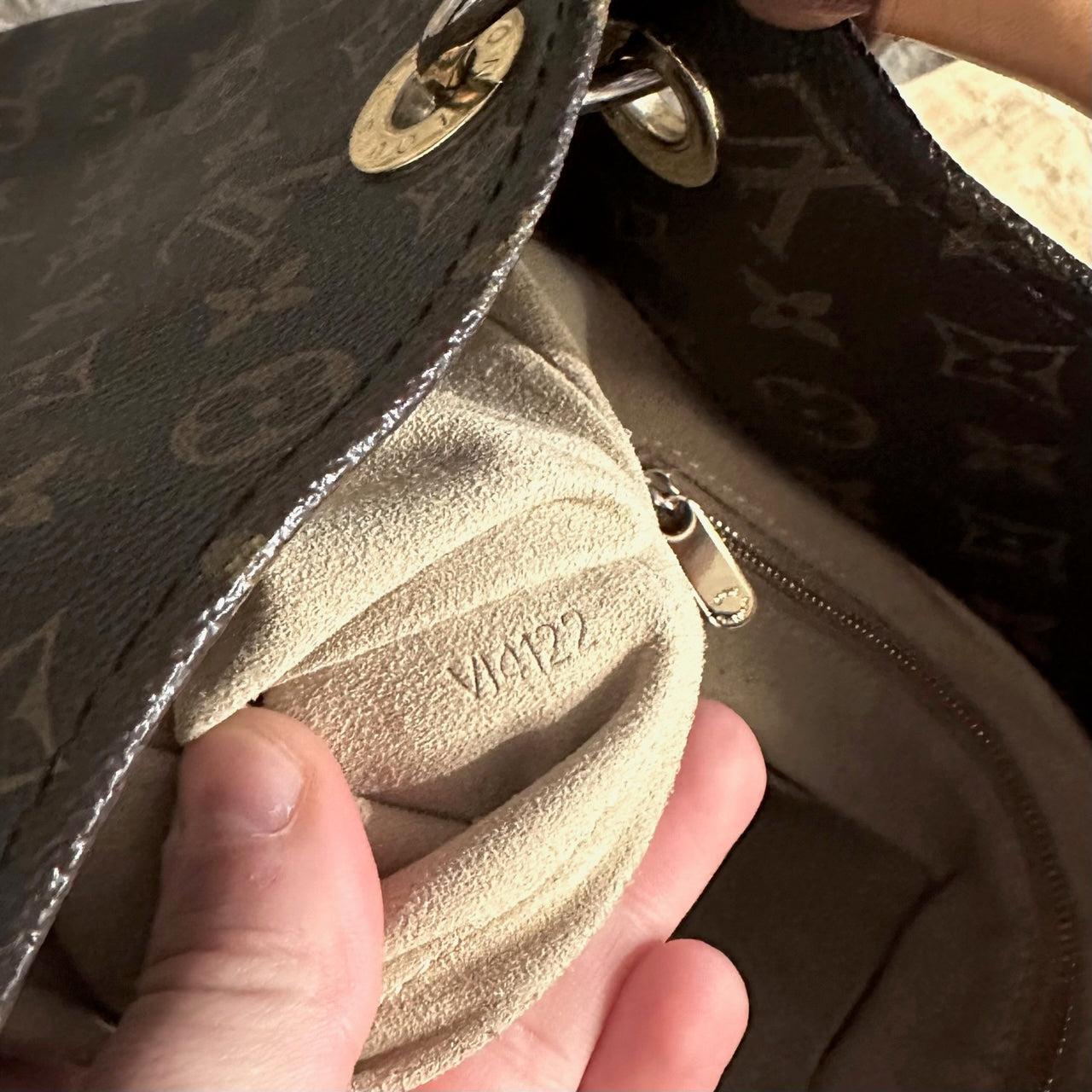 Artsy cloth handbag Louis Vuitton Brown in Cloth - 32125791