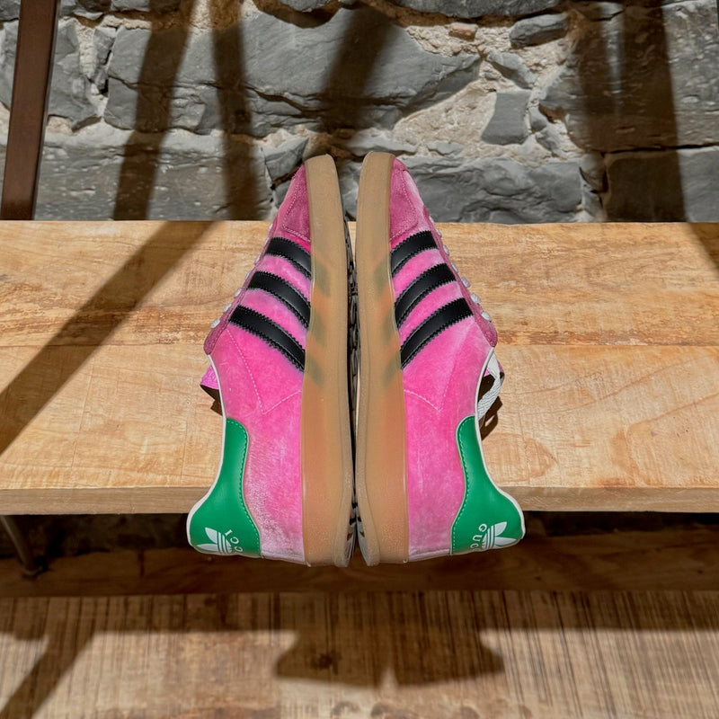 Baskets basses en velours rose Gucci X Adidas Gazelle