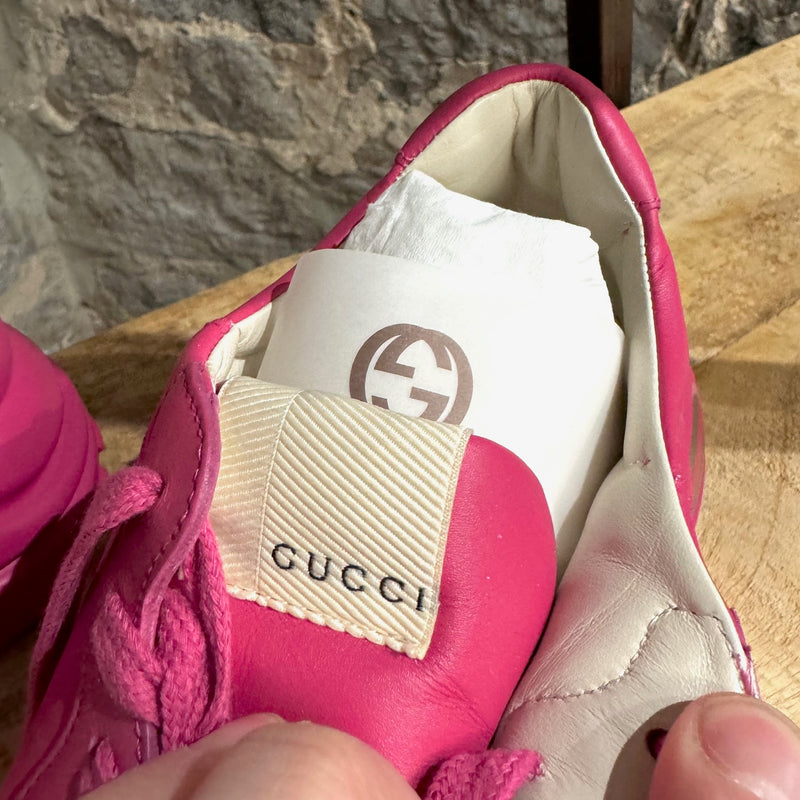 Baskets en cuir rose à logo Gucci Rhyton Box