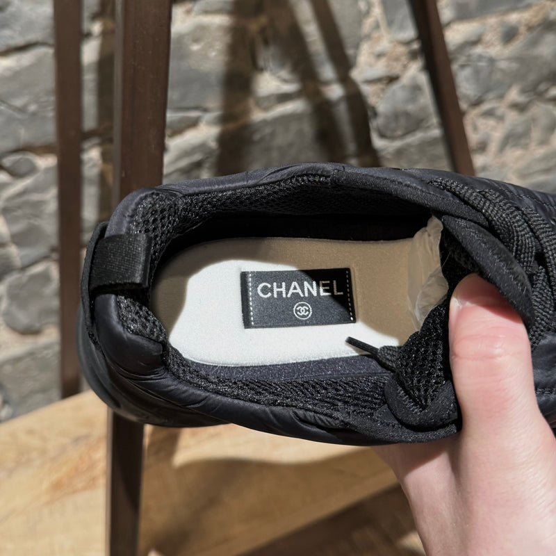 Baskets Chanel CC en nylon noir