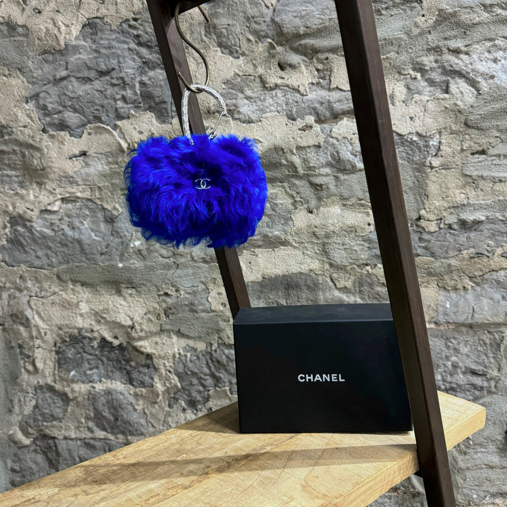 Porte-carte CC en cuir d'agneau retourné bleu Chanel 2021 Jewel Hook