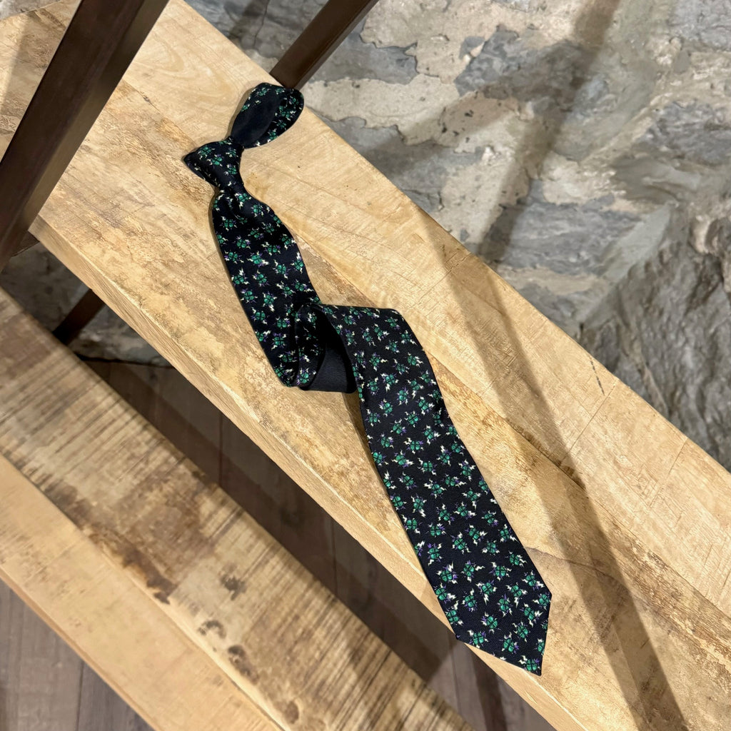 Cravate en soie noire à imprimé coeurs électriques Prada 2019 Frankenstein