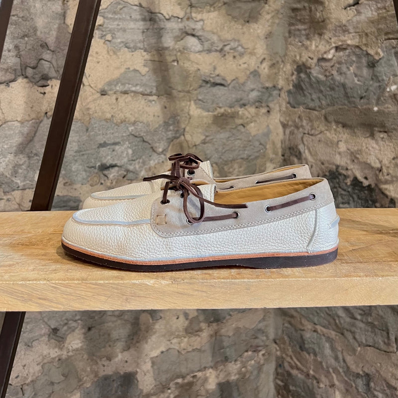 Chaussures bateau en cuir ivoire Brunello Cucinelli