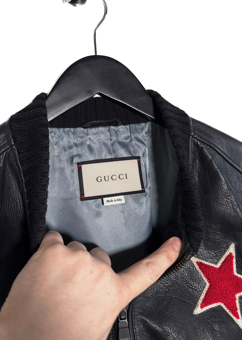 Manteau en cuir noir brodé Gucci avec panthère et étoile