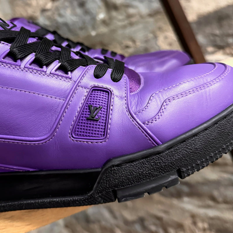 Baskets basses Louis Vuitton Trainer en cuir violet ton sur ton