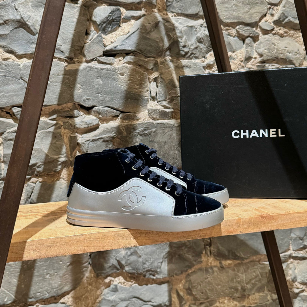 Chanel 2017 Velvet Chrome CC Logo Low-top Sneakers