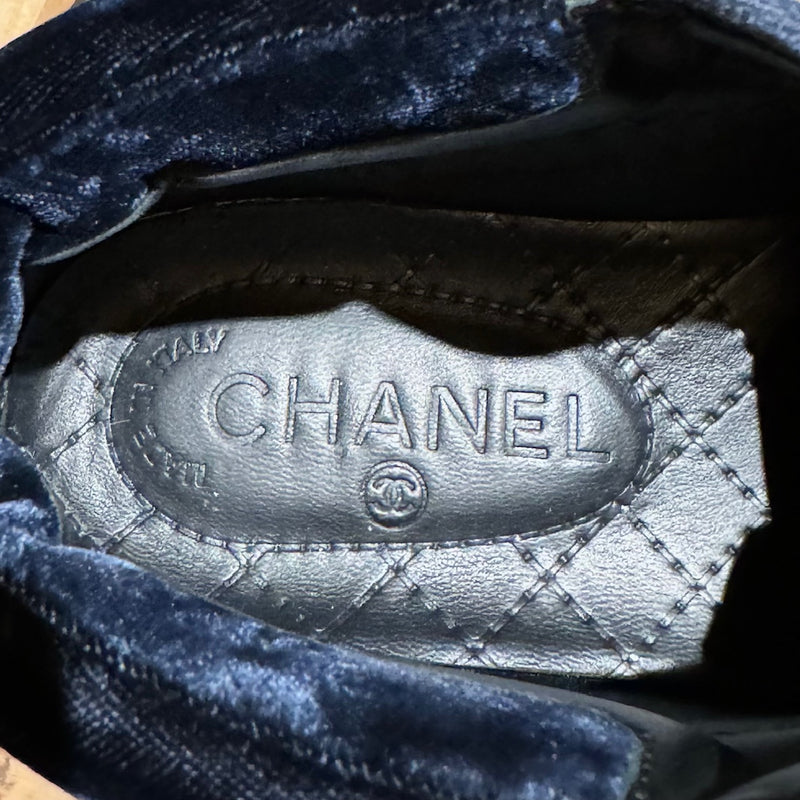 Chanel 2017 Velvet Chrome CC Logo Low-top Sneakers