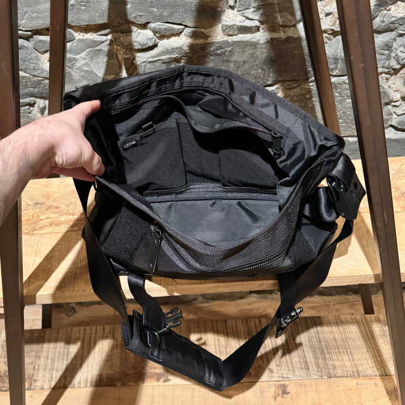 Grand sac messager en nylon noir Porter Heat