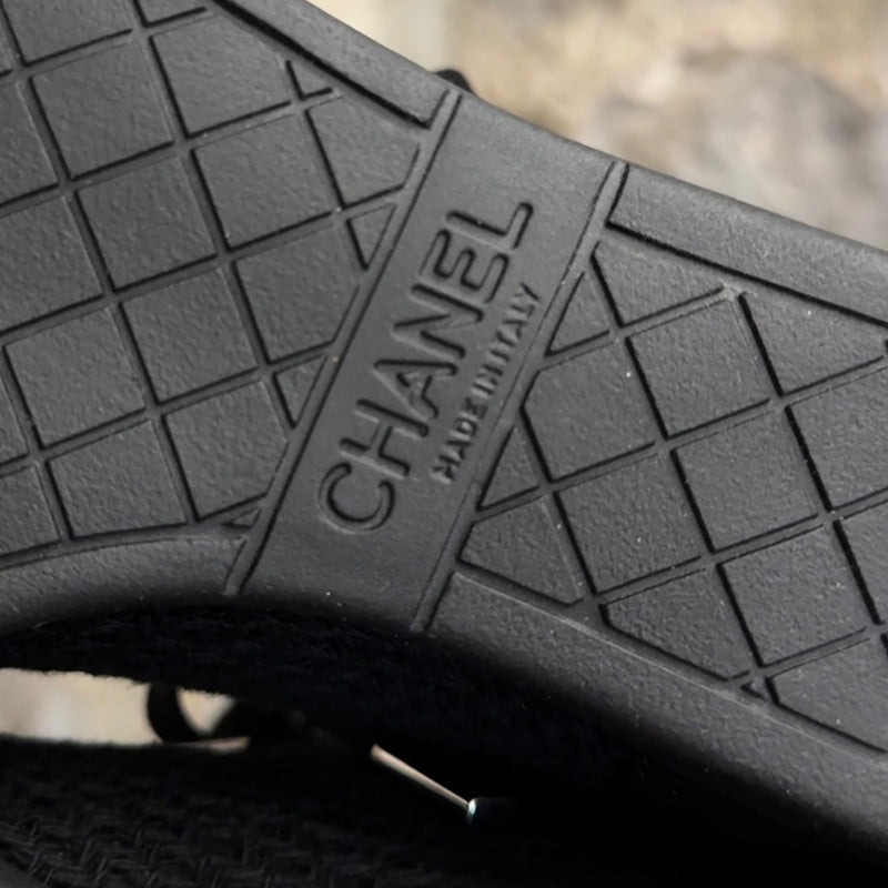 Baskets bottes en maille noire Chanel CC