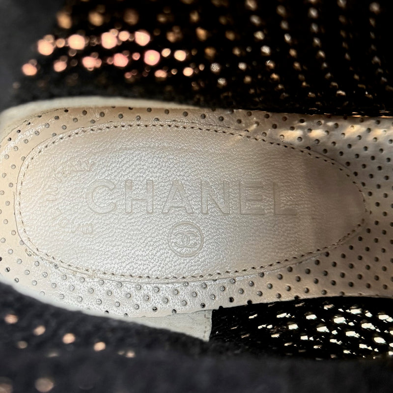 Baskets bottes en maille noire Chanel CC